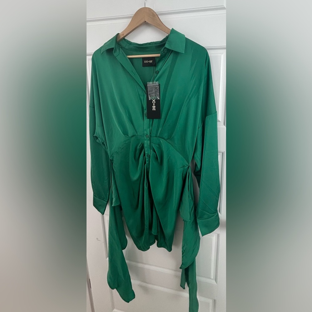 Women’s DO+BE Vibrant Green Satin Dress size Large